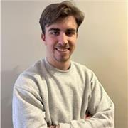 Joven profesor experimentado con ganas de enseñar y que tratará de ayudarte para sacar lo mejor de ti con diferentes formas de lograrlo